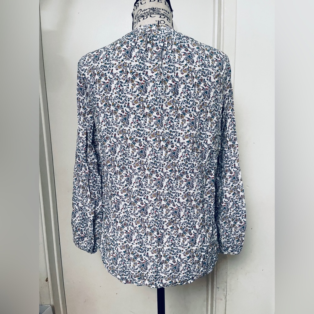 Old Navy Blue and White Fitted Long Sleeve Blouse NWOT - Picture 2 of 4